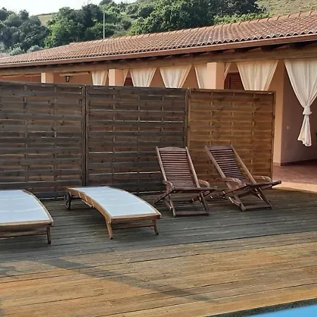 Marci Con Piscina Privata A Nyaraló *