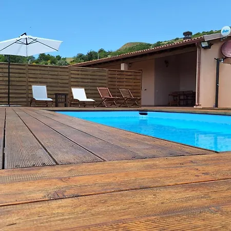 Marci Con Piscina Privata A Nyaraló